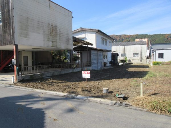 売地 東町 南東向き平坦地。 広さ約78坪 (事故物件) 売地 東町 南東向き平坦地。 広さ約78坪 (事故物件)